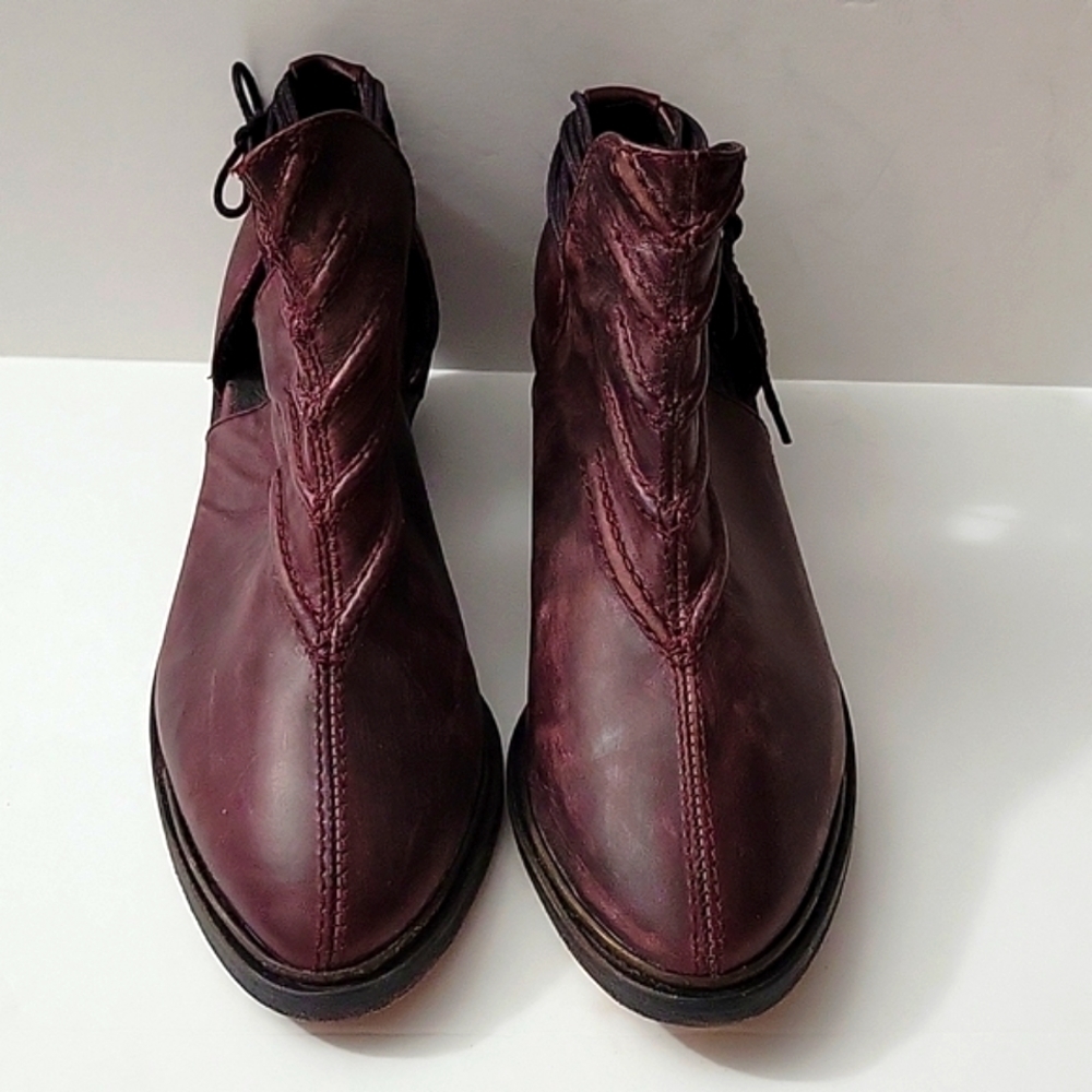 NWOB FREE PEOPLE Southern Cross Bootie Size 37 Cordovan Purple